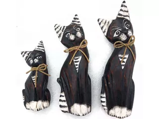 Figurka Koty Rzeźba Drewniana KOT 25/20/15cm kpl z kokardką